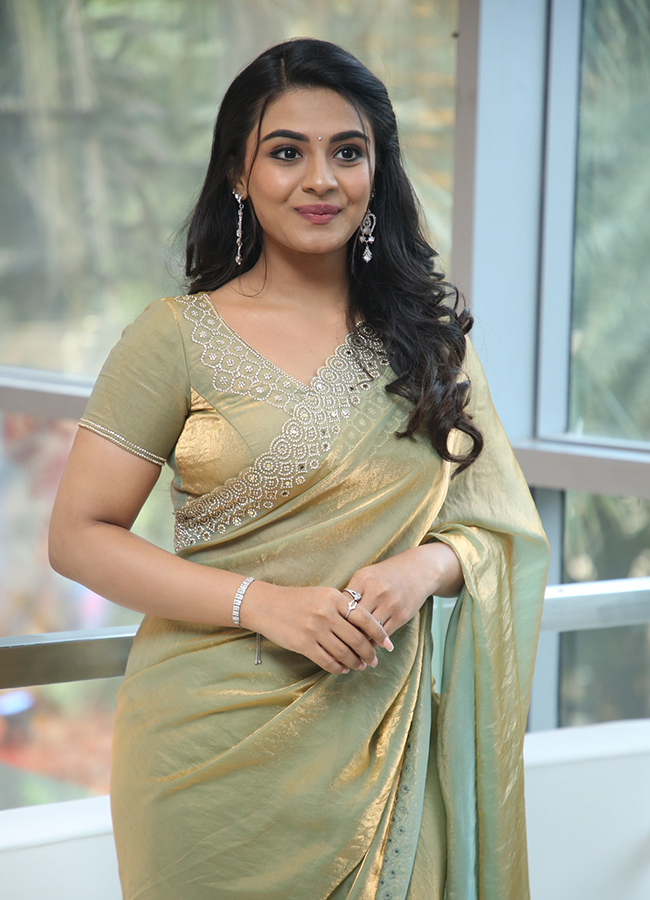 Vishnu Vinyasam Movie Heroine Nayan Sarika HD Photos19