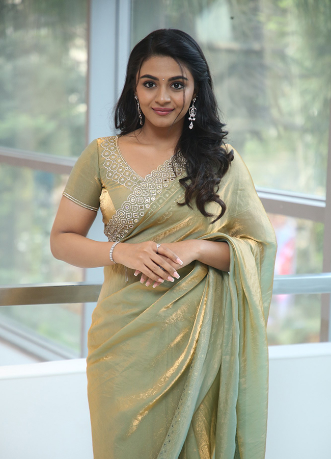 Vishnu Vinyasam Movie Heroine Nayan Sarika HD Photos2