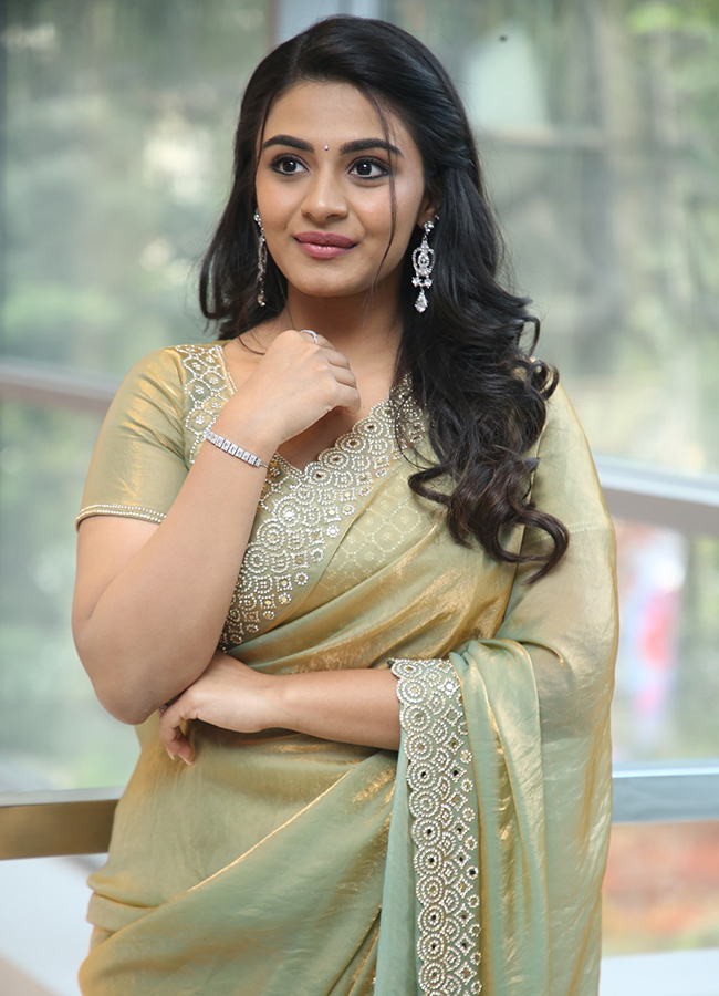 Vishnu Vinyasam Movie Heroine Nayan Sarika HD Photos4