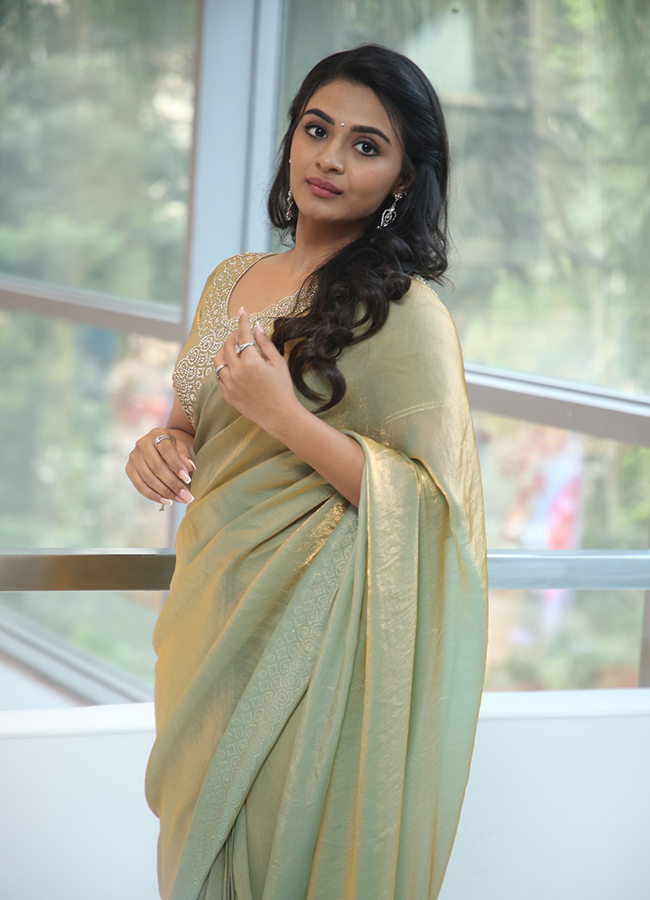 Vishnu Vinyasam Movie Heroine Nayan Sarika HD Photos6