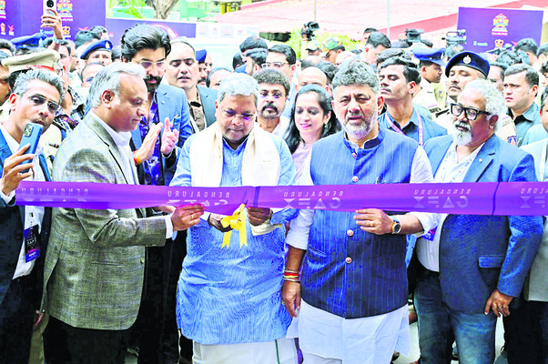 నాయకత్వ వివాదానికి తెర దించాలి 1