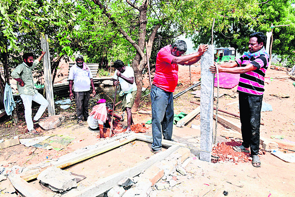 ఎవరెవరు.. ఎక్కడెక్కడ?1