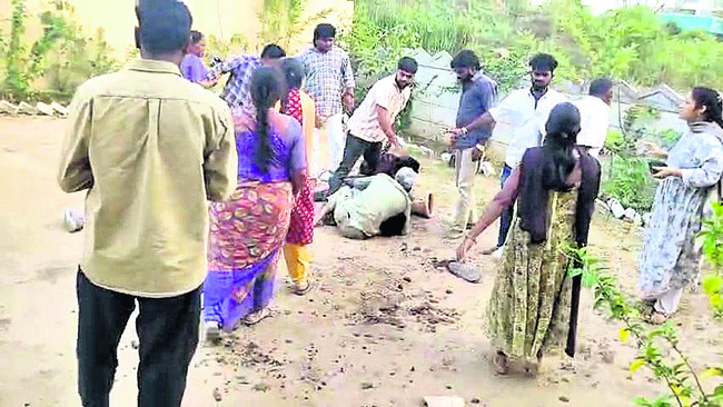 భార్య ఉండగా మరో పెళ్లి చేసుకున్న వ్యక్తిపై దాడి 1