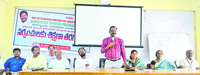 షార్ట్‌ సర్క్యూట్‌తో టిప్పర్‌ దగ్ధం 1