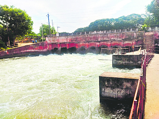 వినుకొండలో  మహిళల ఆందోళన 1