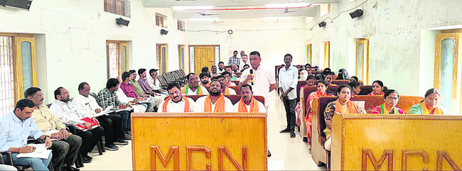 హామీల అమలుకే తొలి ప్రాధాన్యం1