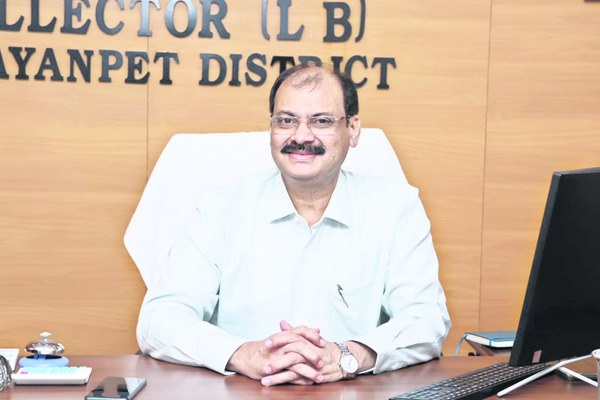 బాధ్యతలు చేపట్టిన  అదనపు కలెక్టర్‌ 
1