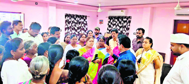 కలుషిత నీటి వల్లే దద్దుర్లు 
2