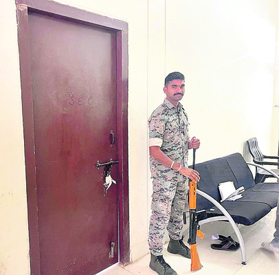 మున్సిపల్‌లో స్ట్రాంగ్‌రూమ్‌
2