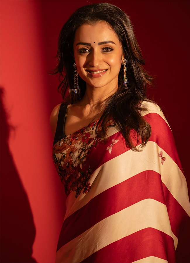 Actress Trisha Krishnan Trending Now HD Photos11