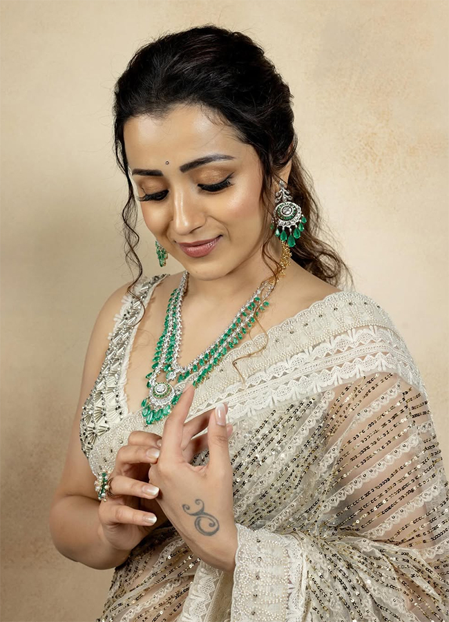 ట్రెండింగ్ లో హీరోయిన్ త్రిష.. ఎందుకో తెలియదు (ఫొటోలు) | Actress Trisha ...