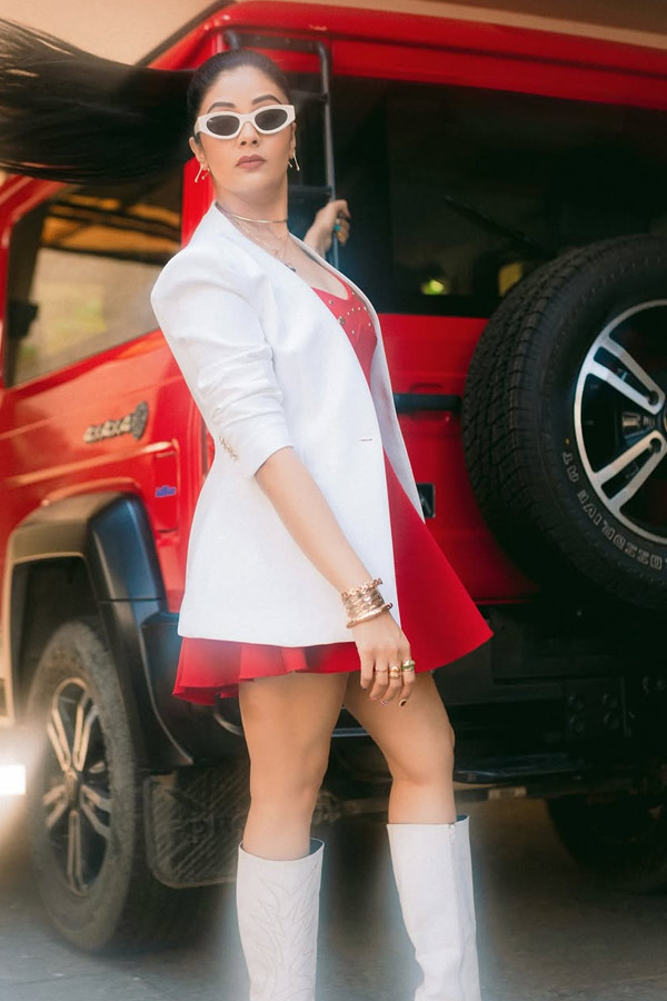 Anchor Srimukhi latest Beautiful Clicks 11