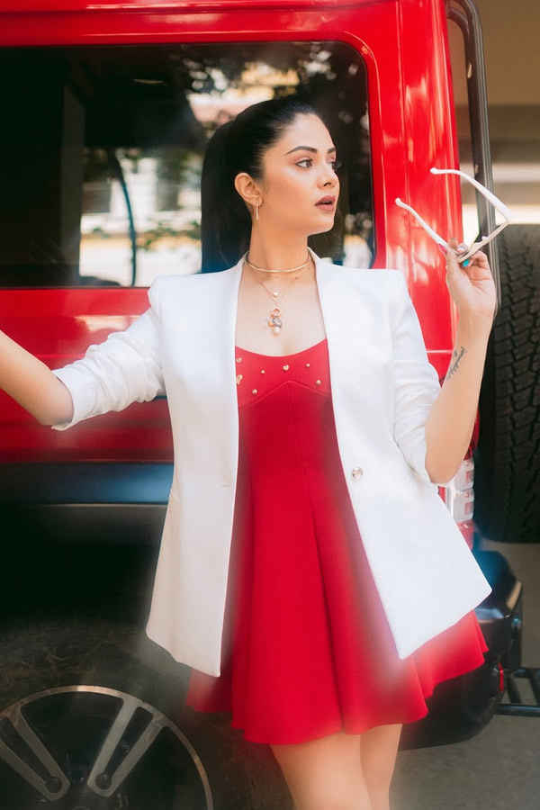 Anchor Srimukhi latest Beautiful Clicks 13