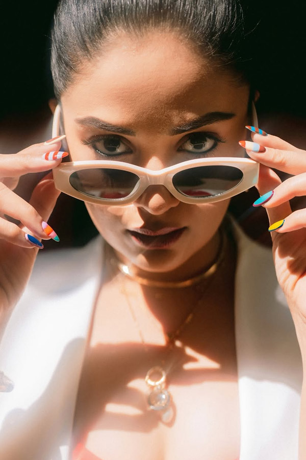 Anchor Srimukhi latest Beautiful Clicks 19