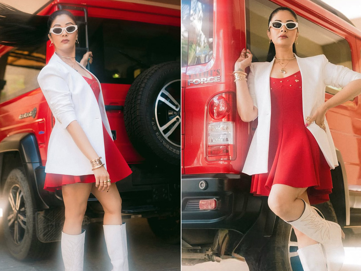 Anchor Srimukhi latest Beautiful Clicks 1