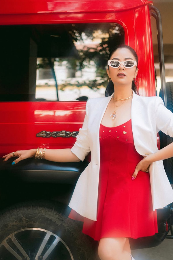 Anchor Srimukhi latest Beautiful Clicks 7