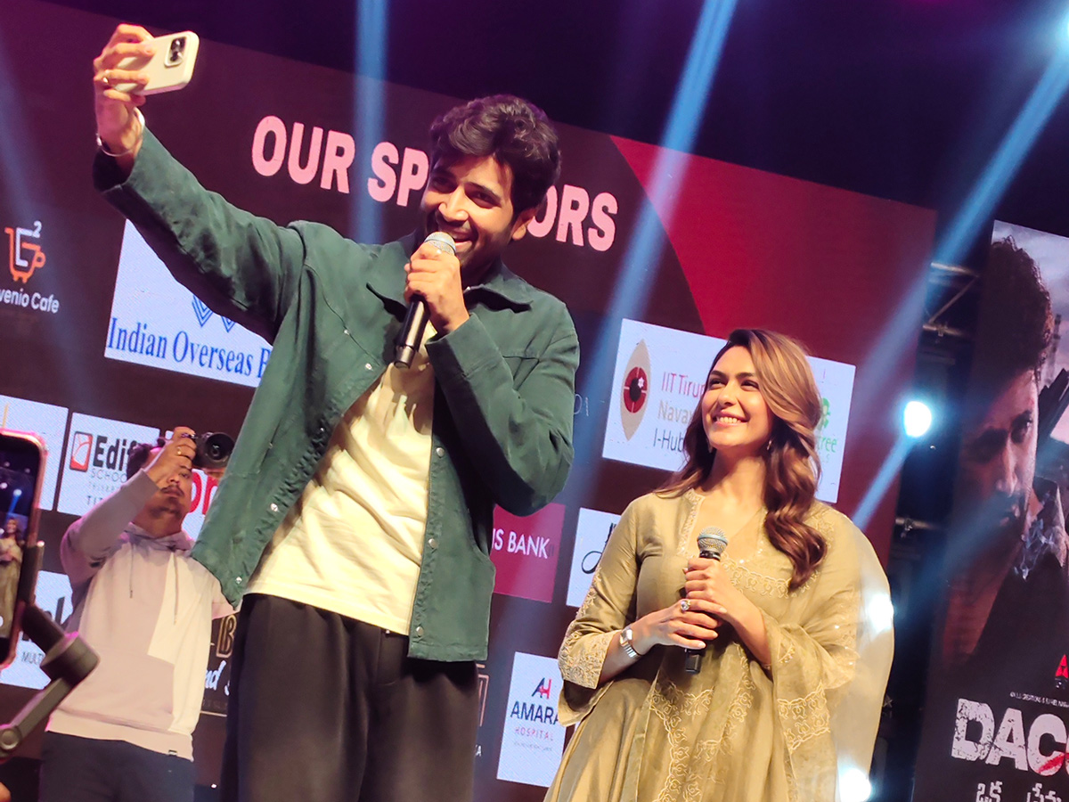 Mrunal Thakur And Adivi Sesh in Tirupati IIT College6