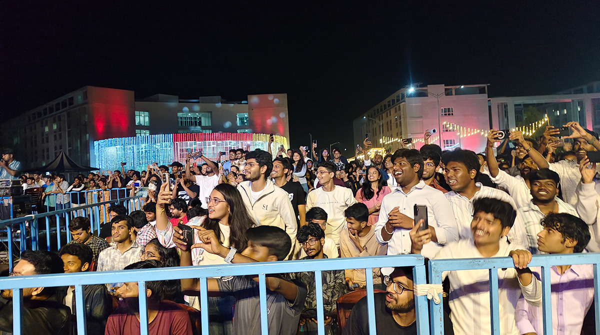 Mrunal Thakur And Adivi Sesh in Tirupati IIT College8