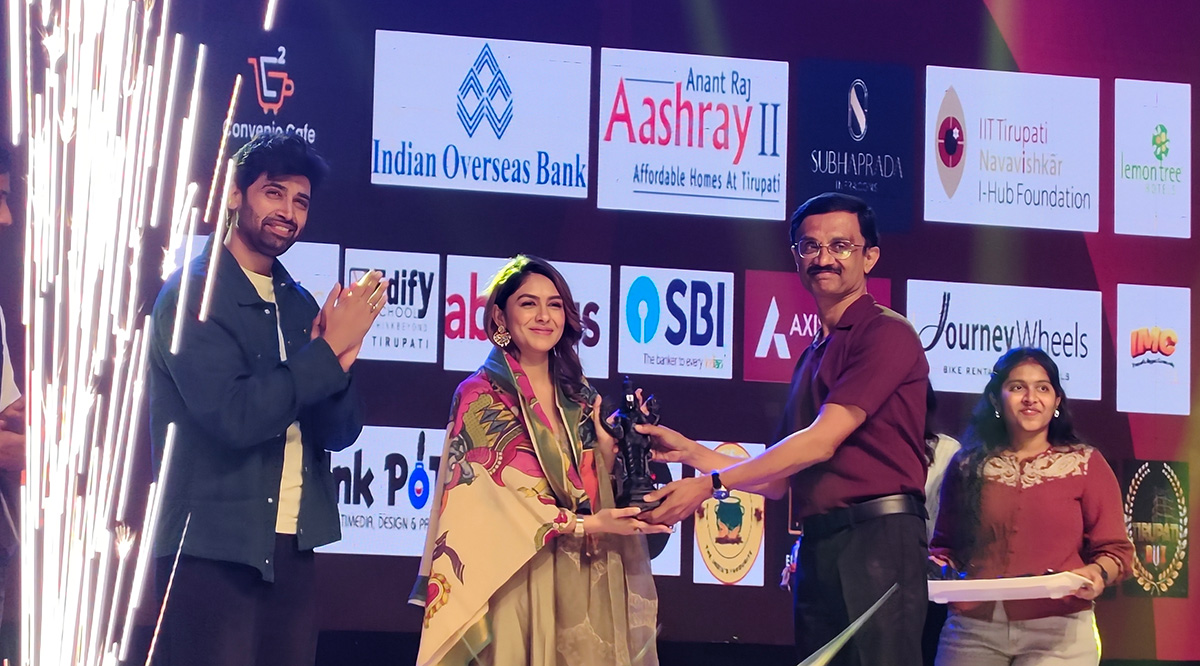 Mrunal Thakur And Adivi Sesh in Tirupati IIT College9