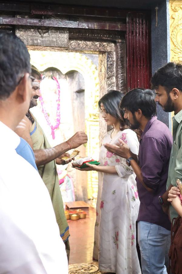 Tollywood Actress visits Goddess Bhadrakali Temple In Warangal Photos4