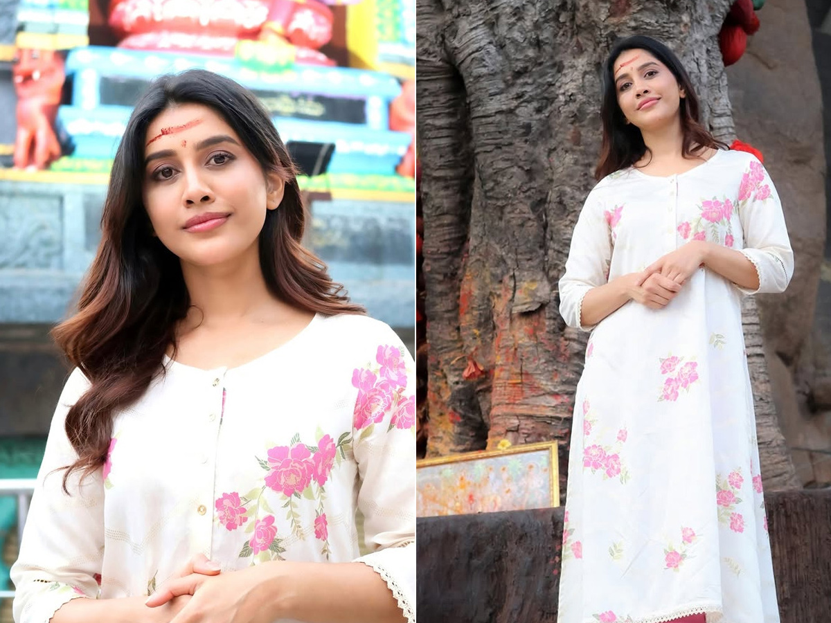 Tollywood Actress visits Goddess Bhadrakali Temple In Warangal Photos1