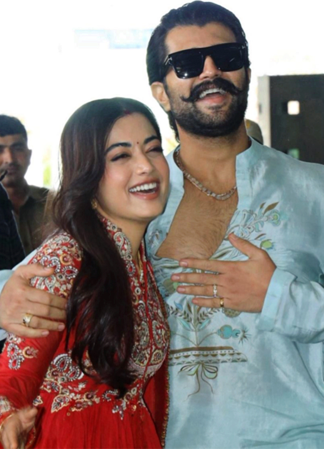 Vijay Aad Rashmika Spotted At Udaipur Airport After Marriage7