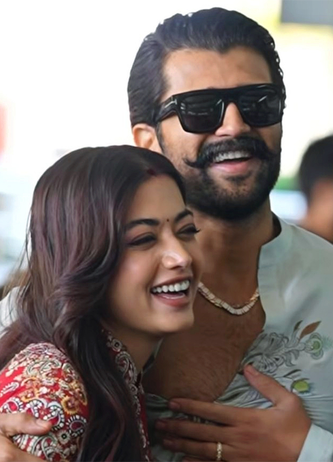 Vijay Aad Rashmika Spotted At Udaipur Airport After Marriage9