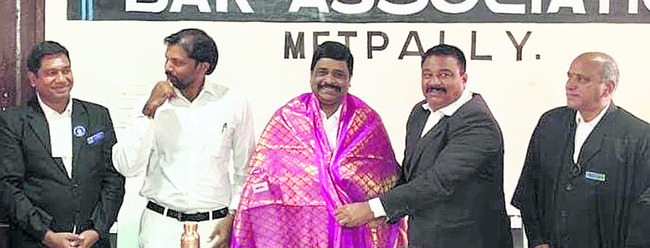 మేజిస్ట్రేట్‌కు సన్మానం2