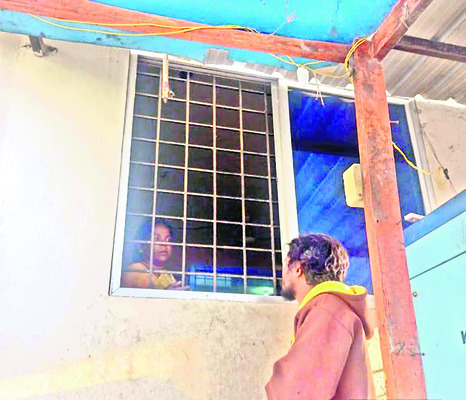 మహిళ ఆత్మహత్యాయత్నం1