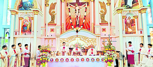 అంగరంగ వైభవంగా కానుకమాత తిరునాళ్ల1