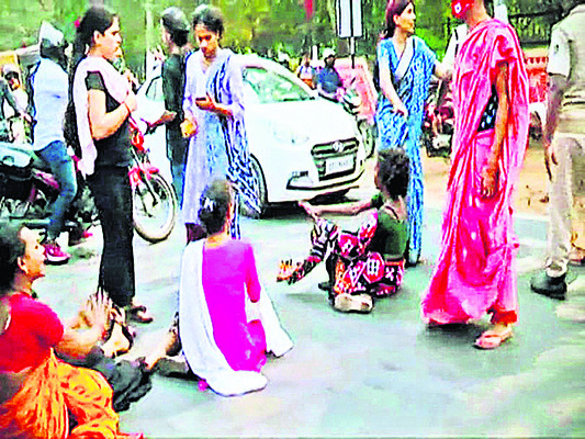 పిప్పిలి సమీపంలో హిజ్రా దారుణ హత్య 1