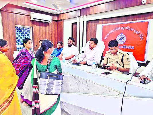 గ్రీవెన్స్‌సెల్‌కు వినతుల వెల్లువ2