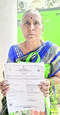 కాళ్ల మీద నిలబడలేరు.. ఆదుకుంటే బతుకుతారు! 4