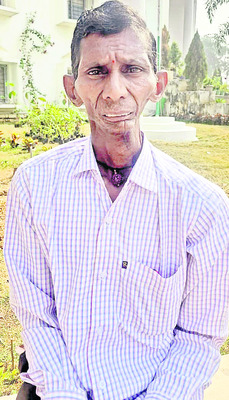 కాళ్ల మీద నిలబడలేరు.. ఆదుకుంటే బతుకుతారు! 3