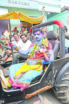 వేషం కట్టి.. అదరగొట్టి 8