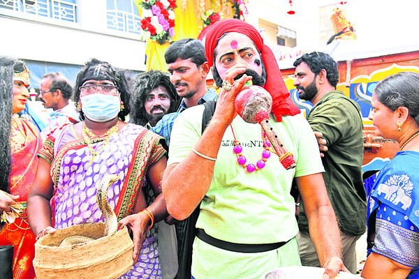 వేషం కట్టి.. అదరగొట్టి 3