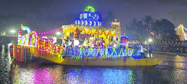 నయనానందం.. స్వామివార్ల తెప్పోత్సవం 1