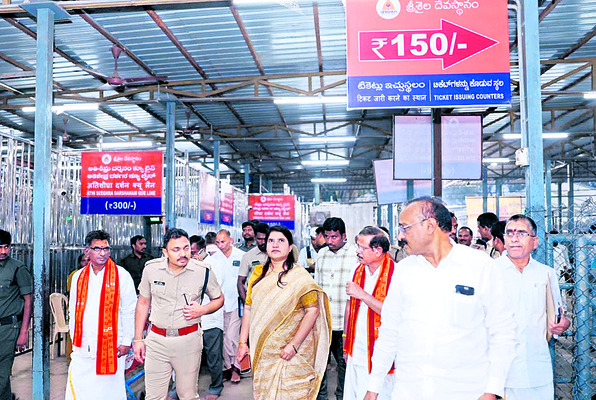 శ్రీశైలంలోబ్రహ్మోత్సవ ఏర్పాట్ల పరిశీలన 1