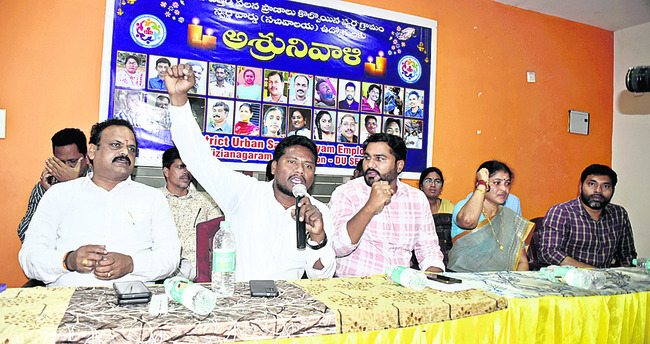 ఉద్యోగుల ప్రాణాలతో చెలగాటమా? 1