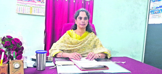 ఎస్జీటీలకు ఓటు హక్కు కల్పించాలి 
3