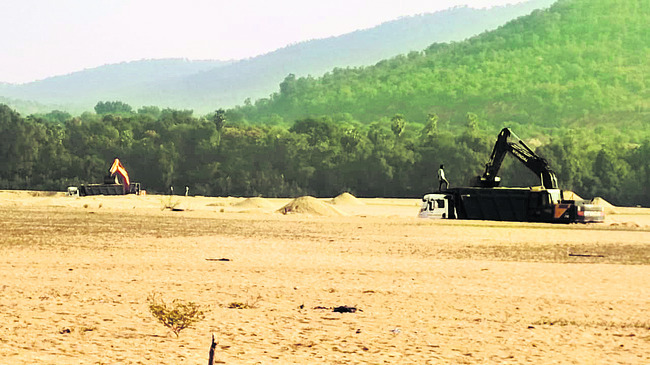 ప్రతిపక్ష పార్టీ మీడియా సాక్షిగా చూపించినా.. 1