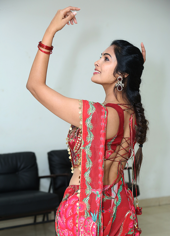 Actres Divi Vadthya Glam Stills HD From Honey Movie10