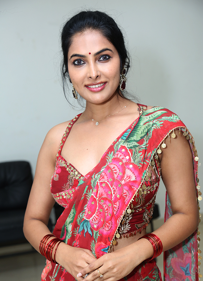 Actres Divi Vadthya Glam Stills HD From Honey Movie5