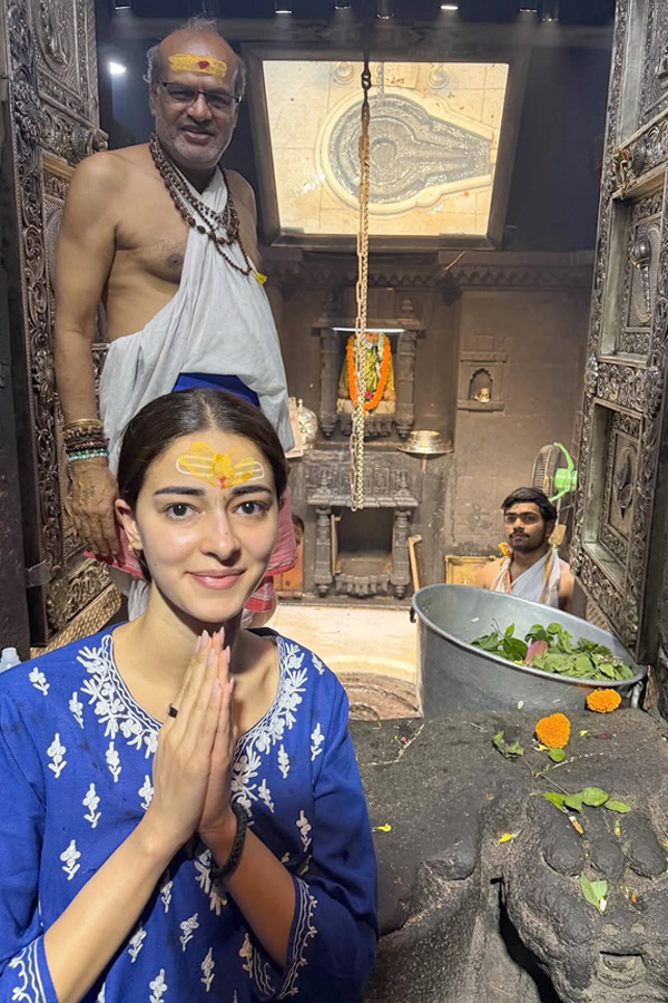 Actress Ananya Panday visits Trimbakeshwar Jyotirlinga Temple PHotos2