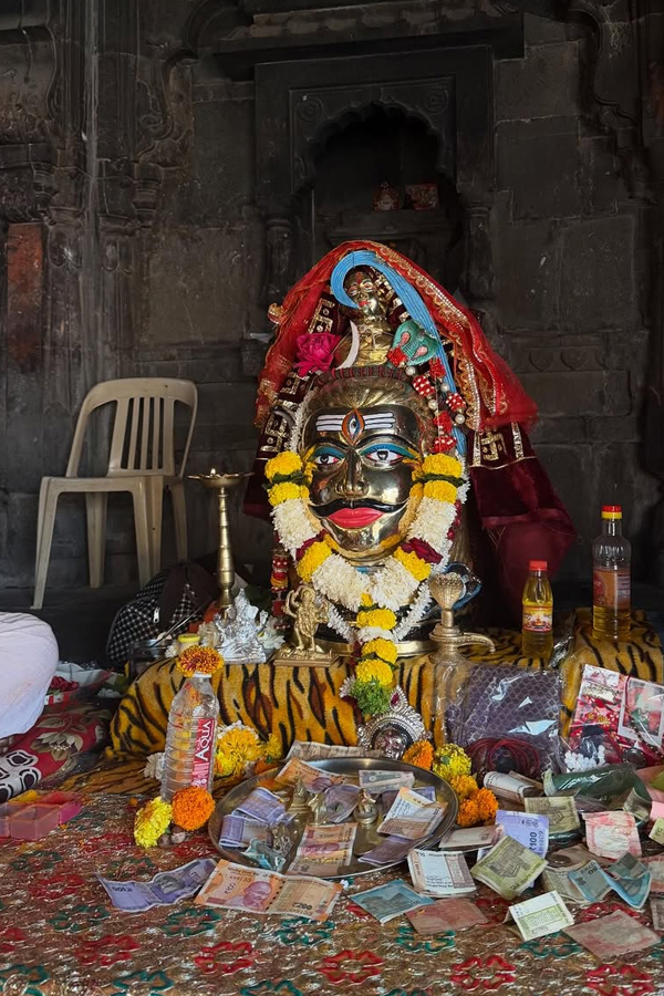 Actress Ananya Panday visits Trimbakeshwar Jyotirlinga Temple PHotos8