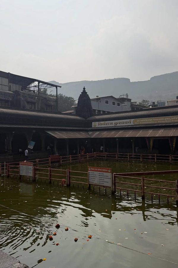 Actress Ananya Panday visits Trimbakeshwar Jyotirlinga Temple PHotos10
