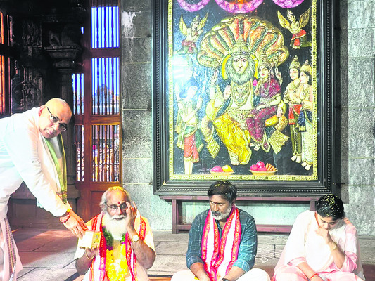 ఎన్నికల నిర్వహణలో అధికారుల పాత్ర కీలకం2