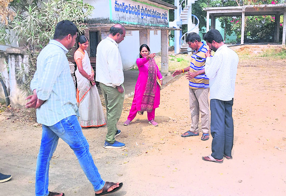 ఎన్నికల నిర్వహణలో అధికారుల పాత్ర కీలకం3