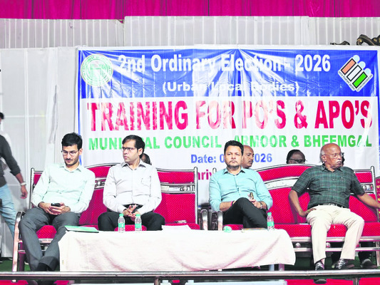 స్ట్రాంగ్‌ రూంకు మరమ్మతులు చేపట్టాలి
1