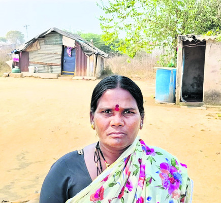 పునరావాసంలో పుట్టెడు కష్టాలు2